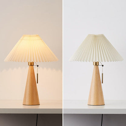 Lampa stołowa z plisowanym kloszem — drewniana podstawa, styl skandynawski | Norivo Norivo