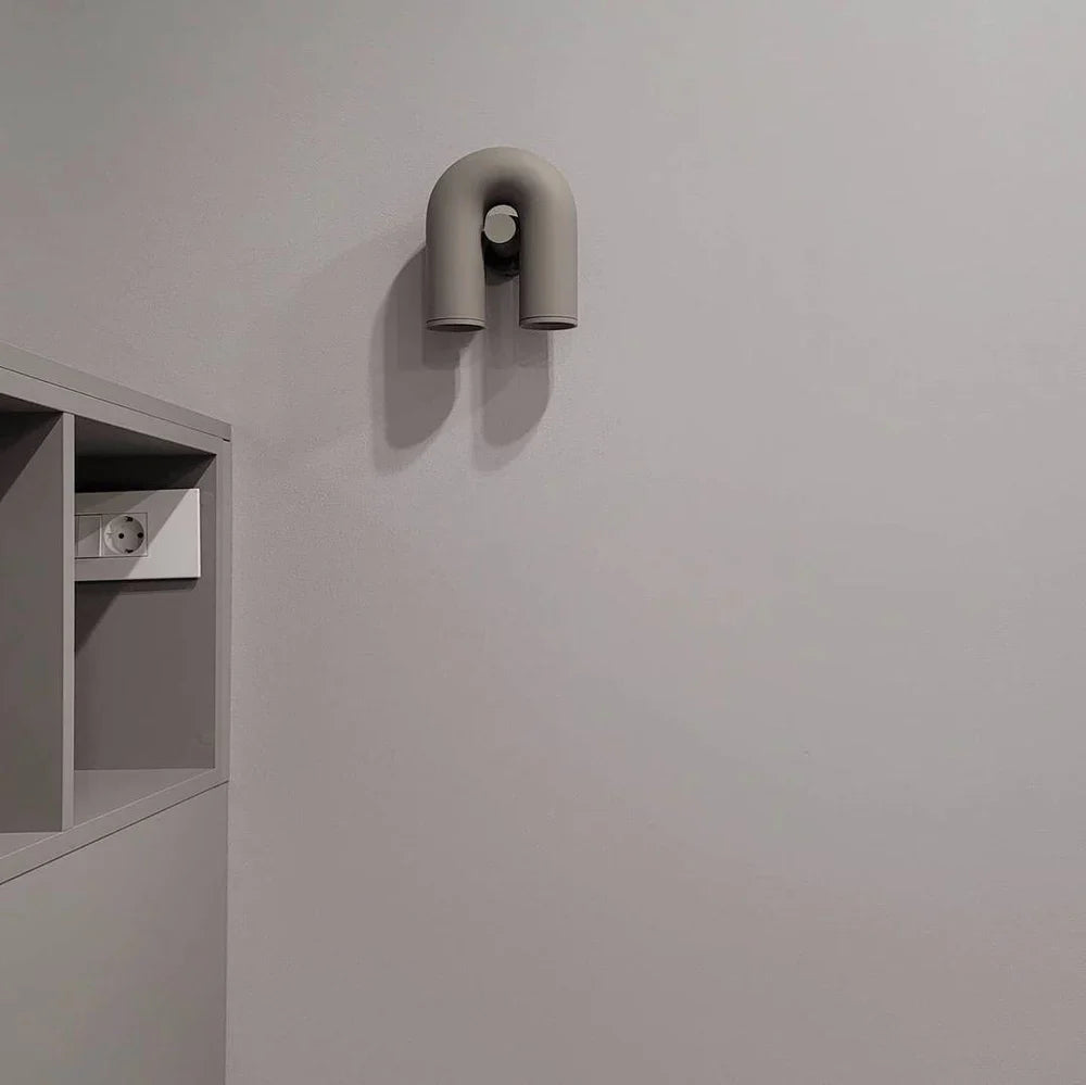 Nowoczesna lampa ścienna LED w kształcie łuku — designerski kinkiet, 4 kolory | Norivo Norivo