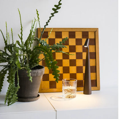Elegancka lampa stołowa LED — smukły design, dotykowy włącznik, 5 kolorów | Norivo Norivo