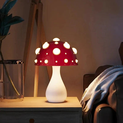 Lampa grzybek na biurku