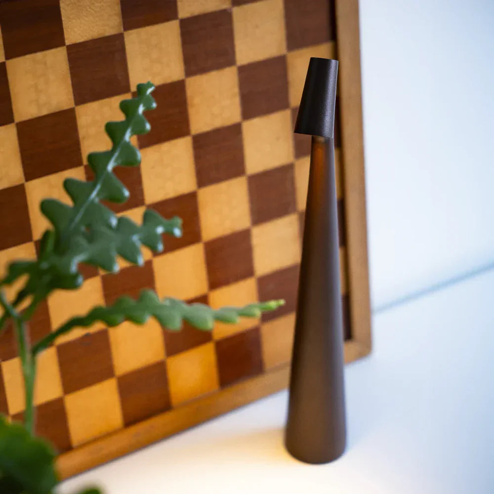 Elegancka lampa stołowa LED — smukły design, dotykowy włącznik, 5 kolorów | Norivo Norivo