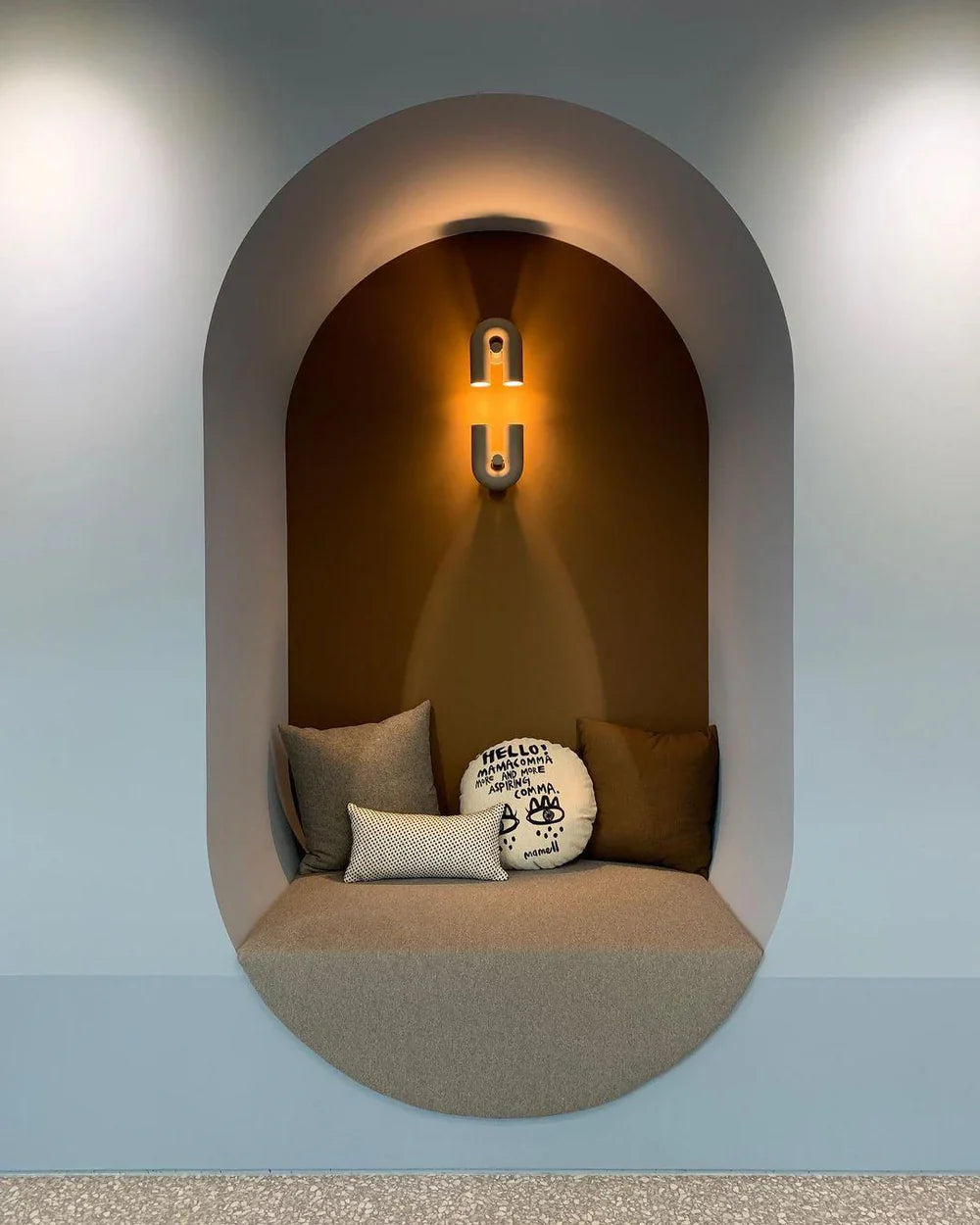 Nowoczesna lampa ścienna LED w kształcie łuku — designerski kinkiet, 4 kolory | Norivo Norivo