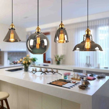 Industrialna lampa wisząca retro — klosz z dymionego szkła, złote wykończenie | Norivo Norivo