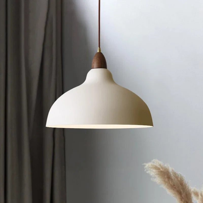 Lampa wisząca z drewnianym akcentem — minimalistyczny design | Norivo Norivo