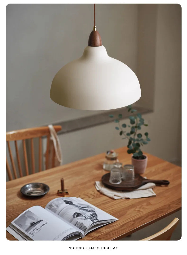 Lampa wisząca z drewnianym akcentem — minimalistyczny design | Norivo Norivo