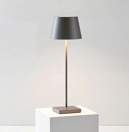 Nowoczesna lampa stołowa LED — dotykowy włącznik, ładowana, 8 kolorów | Norivo Norivo