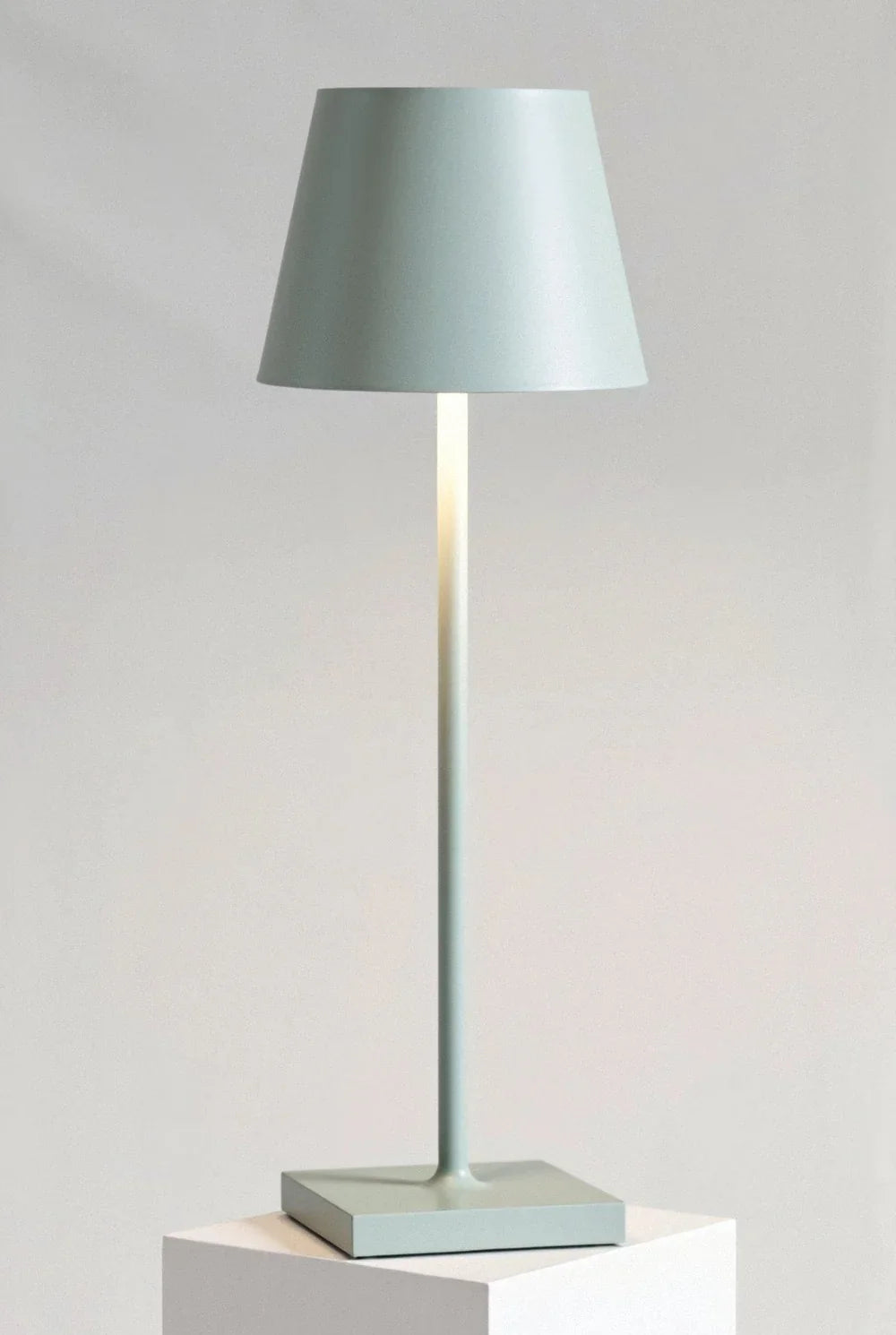 Nowoczesna lampa stołowa LED — dotykowy włącznik, ładowana, 8 kolorów | Norivo Norivo