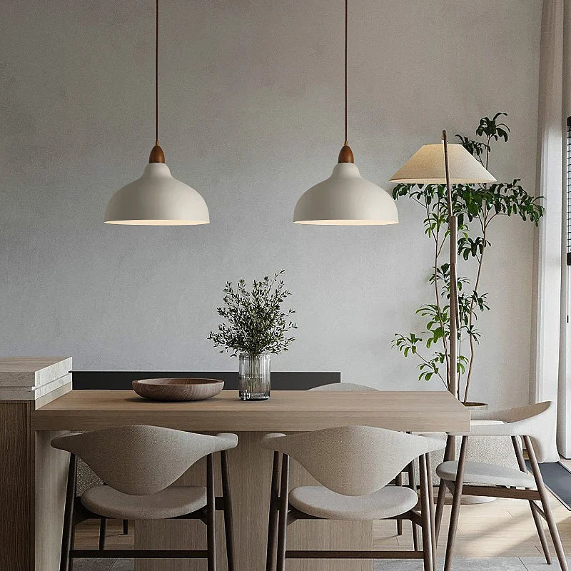 Lampa wisząca z drewnianym akcentem — minimalistyczny design | Norivo Norivo