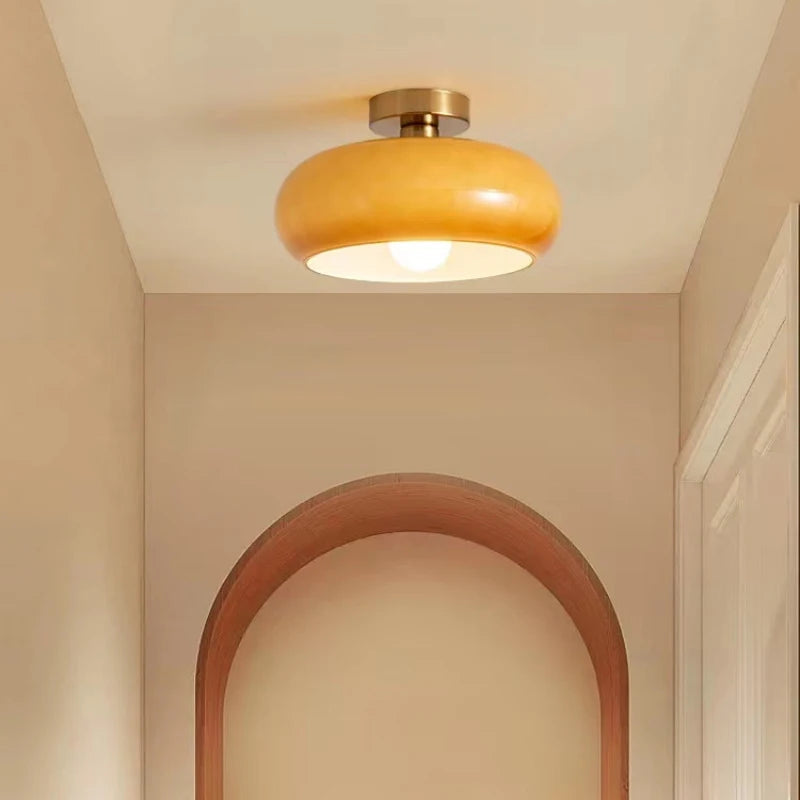 Lampa wisząca z opalizującym kloszem — elegancja retro Bauhaus | Norivo Norivo
