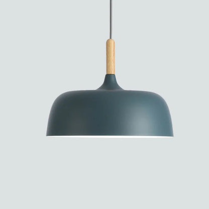 Metalowa lampa wisząca z drewnianym akcentem — styl skandynawski | Norivo Norivo