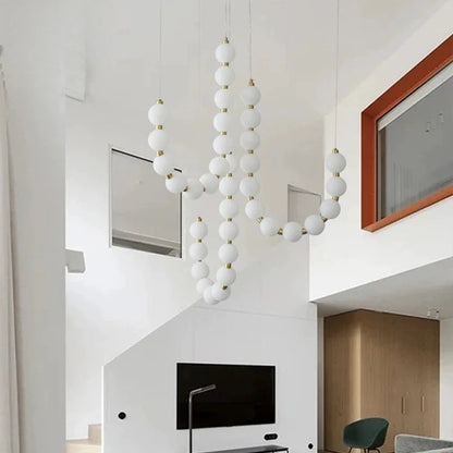 Lampa wisząca LED — efektowna forma naszyjnika z kulami świetlnymi | Norivo Norivo