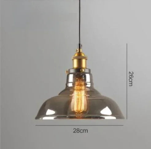 Industrialna lampa wisząca retro — klosz z dymionego szkła, złote wykończenie | Norivo Norivo