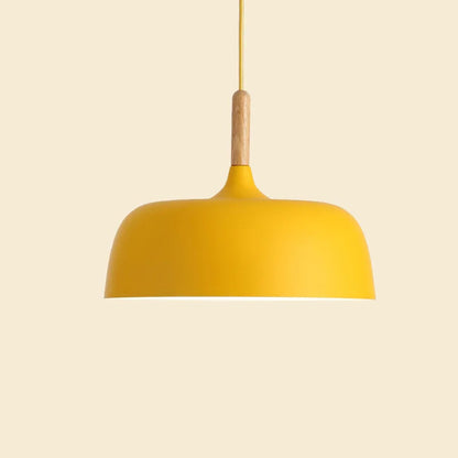 Metalowa lampa wisząca z drewnianym akcentem — styl skandynawski | Norivo Norivo