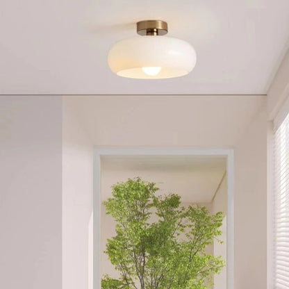 Lampa wisząca z opalizującym kloszem — elegancja retro Bauhaus | Norivo Norivo