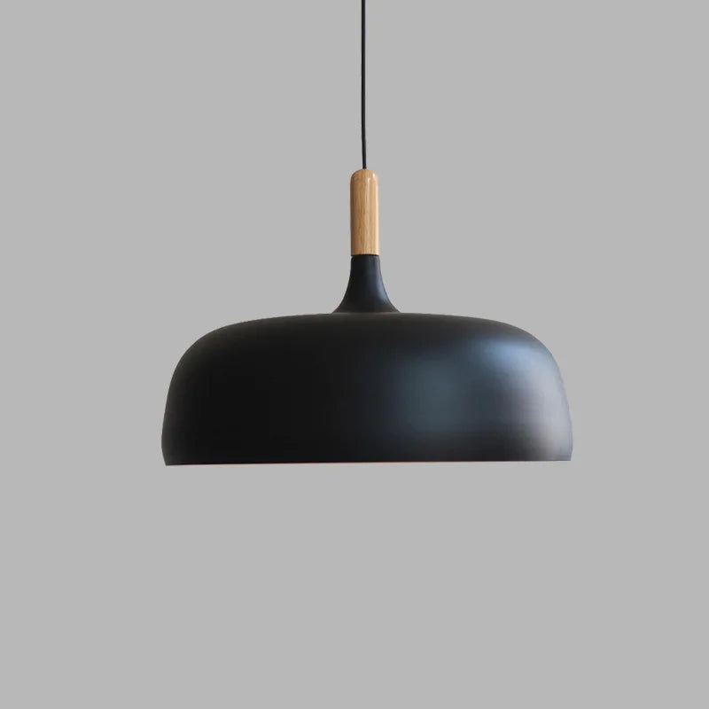 Metalowa lampa wisząca z drewnianym akcentem — styl skandynawski | Norivo Norivo