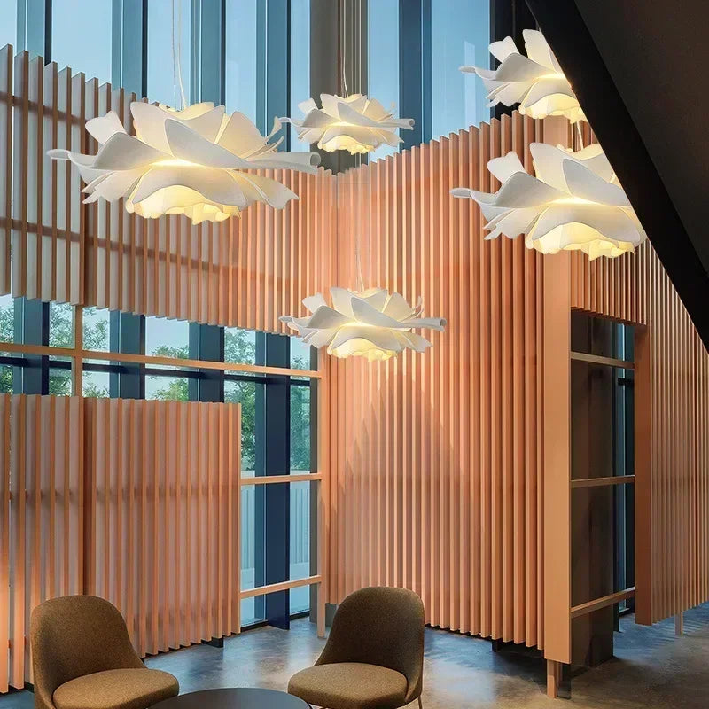 Lampa wisząca w kształcie kwiatu lotosu — warstwowy klosz | Norivo Norivo