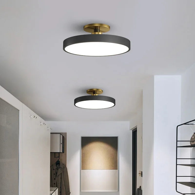 Okrągła lampa sufitowa LED — półspiralna forma, styl skandynawski | Norivo Norivo