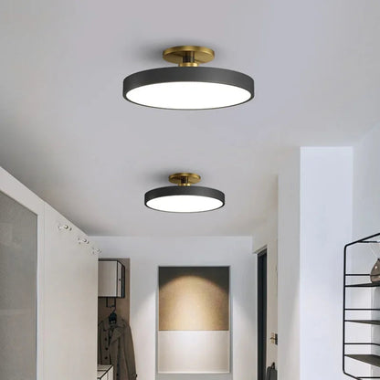 Okrągła lampa sufitowa LED — półspiralna forma, styl skandynawski | Norivo Norivo