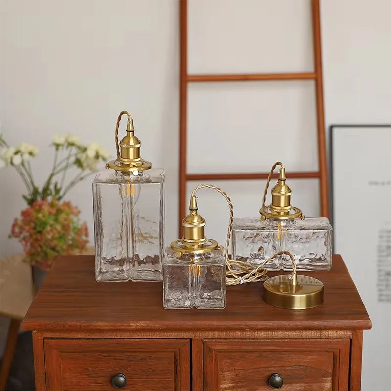 Vintage szklana lampa wisząca z mosiężnym wykończeniem — 3 kształty | Norivo Norivo