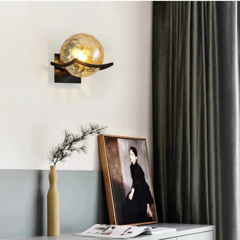 Nowoczesny kinkiet kulisty — elegancka lampa ścienna ze szkła | Norivo Norivo