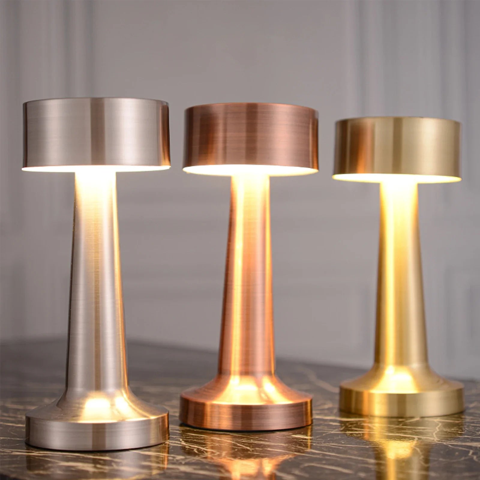 Metalowa lampa stołowa LED z dotykowym włącznikiem | Norivo Norivo