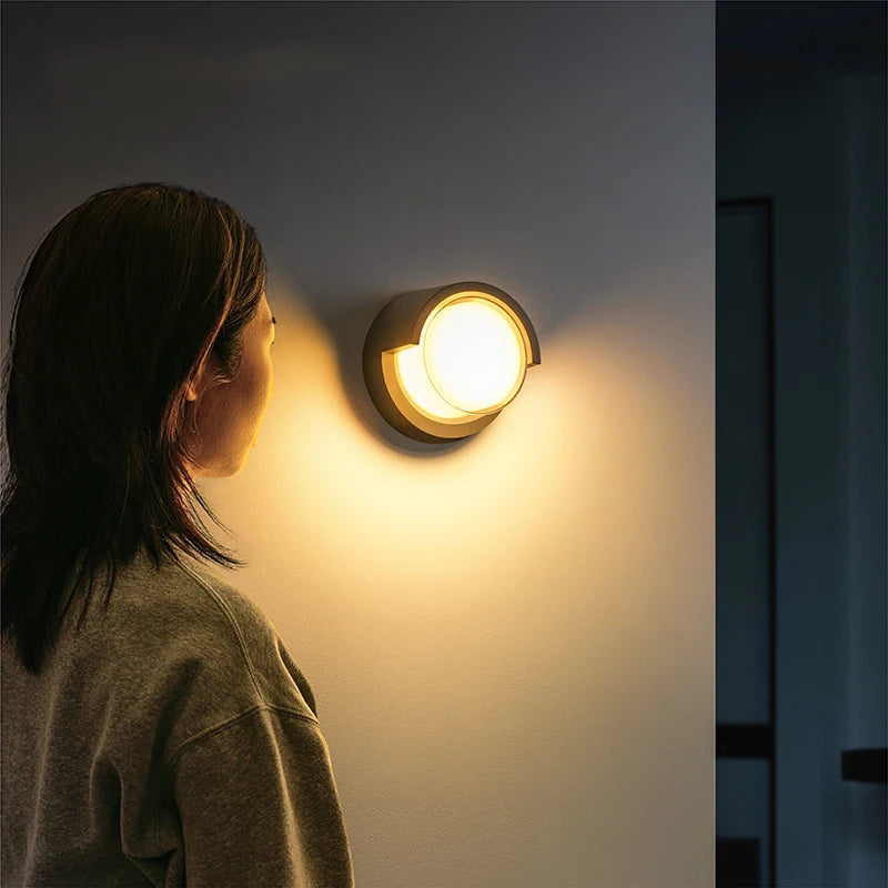 Zewnętrzna lampa ścienna LED z czujnikiem ruchu — IP65 | Norivo Norivo