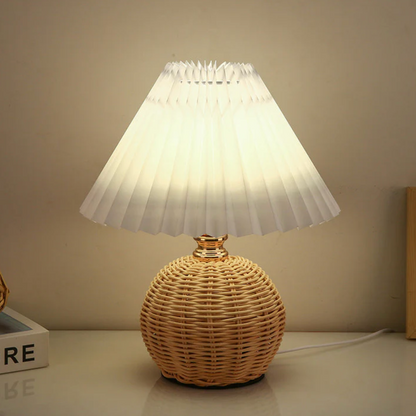 Lampka stołowa z plecioną podstawą — boho, plisowany abażur, 7 kolorów | Norivo Norivo