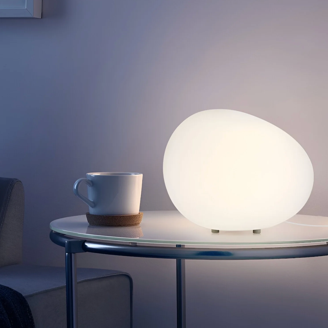 Lampka stołowa w kształcie kamienia — minimalistyczna forma organiczna, regulowana barwa | Norivo Norivo