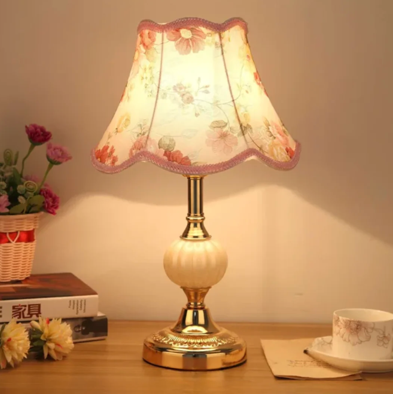 Klasyczna lampa stołowa z abażurem — styl retro, szkło i chrom, 4 wersje | Norivo Norivo