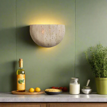 Kinkiet ścienny z kamienia naturalnego — półokrągła lampa LED | Norivo Norivo