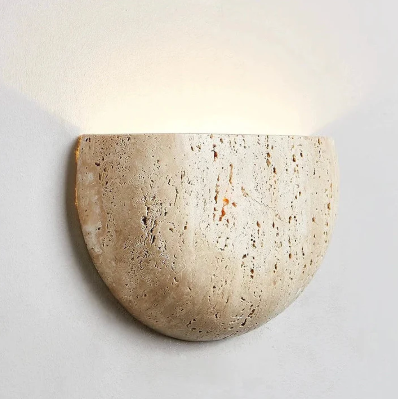 Kinkiet ścienny z kamienia naturalnego — półokrągła lampa LED | Norivo Norivo