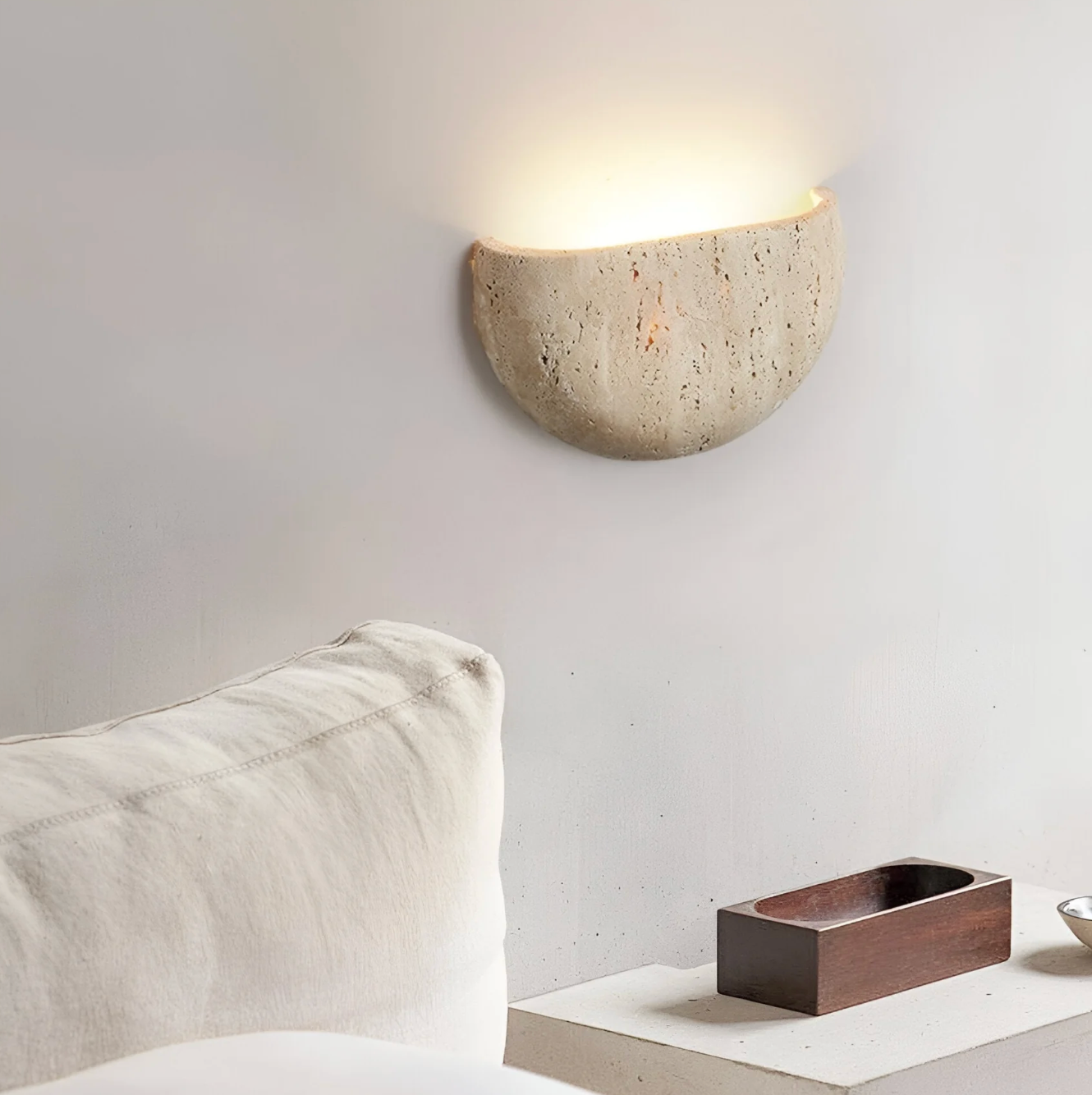 Kinkiet ścienny z kamienia naturalnego — półokrągła lampa LED | Norivo Norivo