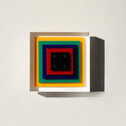 Designerski kinkiet ścienny Geometry — kolorowa lampa dekoracyjna z łańcuszkiem | Norivo Norivo