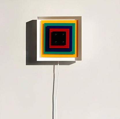 Designerski kinkiet ścienny Geometry — kolorowa lampa dekoracyjna z łańcuszkiem | Norivo Norivo