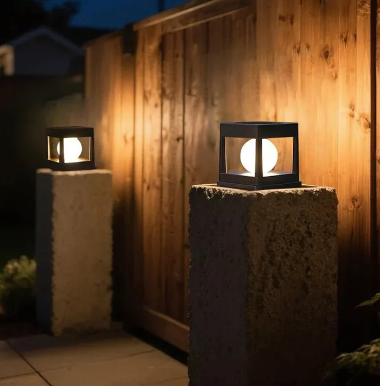 Solarna lampa ogrodowa LED — słupek dekoracyjny na ogrodzenie i taras | Norivo Norivo