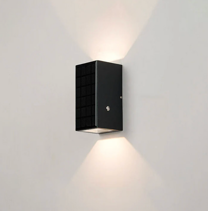 Solarna lampa ścienna LED góra-dół — kinkiet elewacyjny zewnętrzny, 2 rozmiary | Norivo Norivo