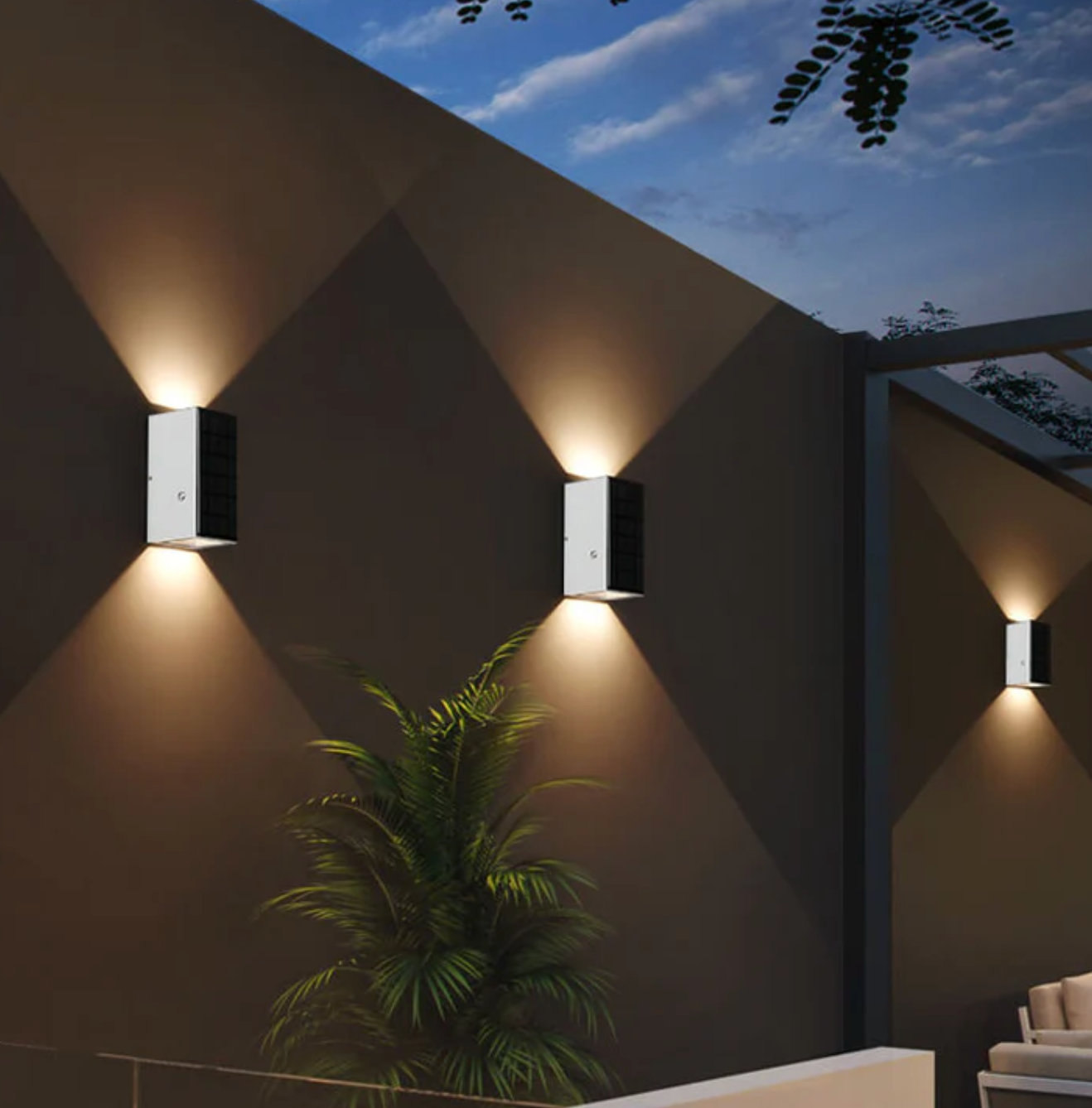 Solarna lampa ścienna LED góra-dół — kinkiet elewacyjny zewnętrzny, 2 rozmiary | Norivo Norivo
