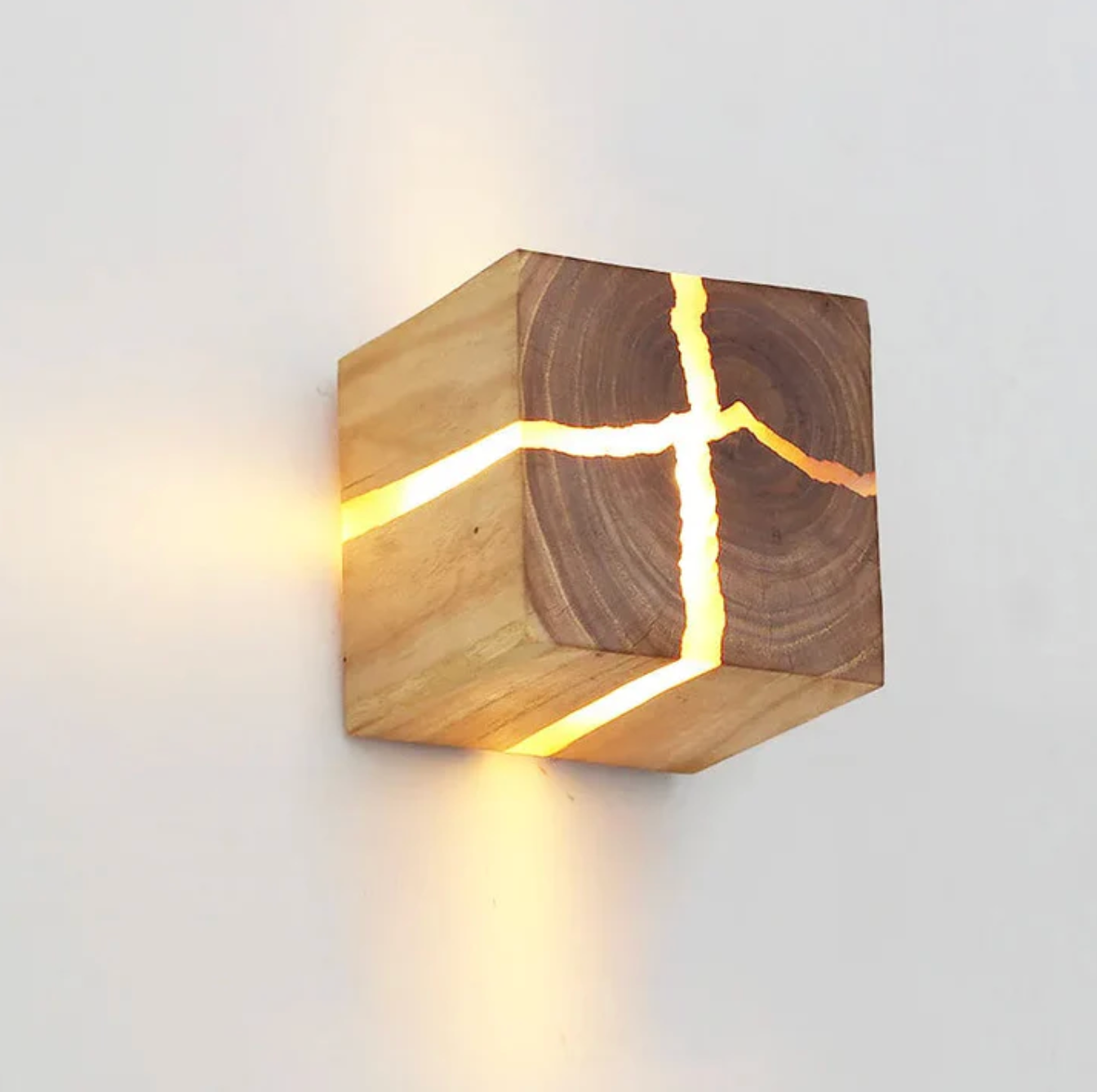 Drewniany kinkiet ścienny LED handmade — lampa z naturalnego drewna | Norivo Norivo