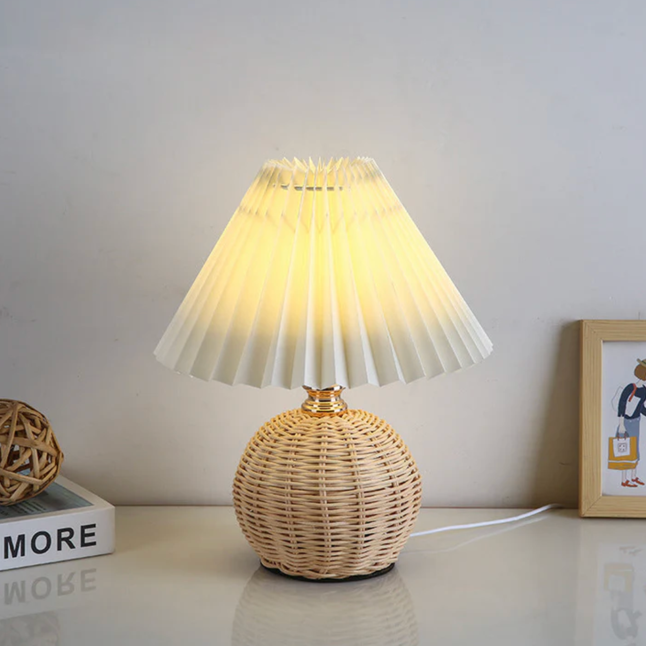 Lampka stołowa z plecioną podstawą — boho, plisowany abażur, 7 kolorów | Norivo Norivo