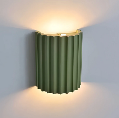 Nowoczesny kinkiet ścienny z żebrowaną strukturą — lampa LED CCT, 4 kolory | Norivo Norivo