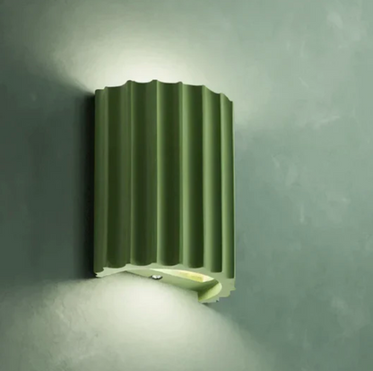 Nowoczesny kinkiet ścienny z żebrowaną strukturą — lampa LED CCT, 4 kolory | Norivo Norivo