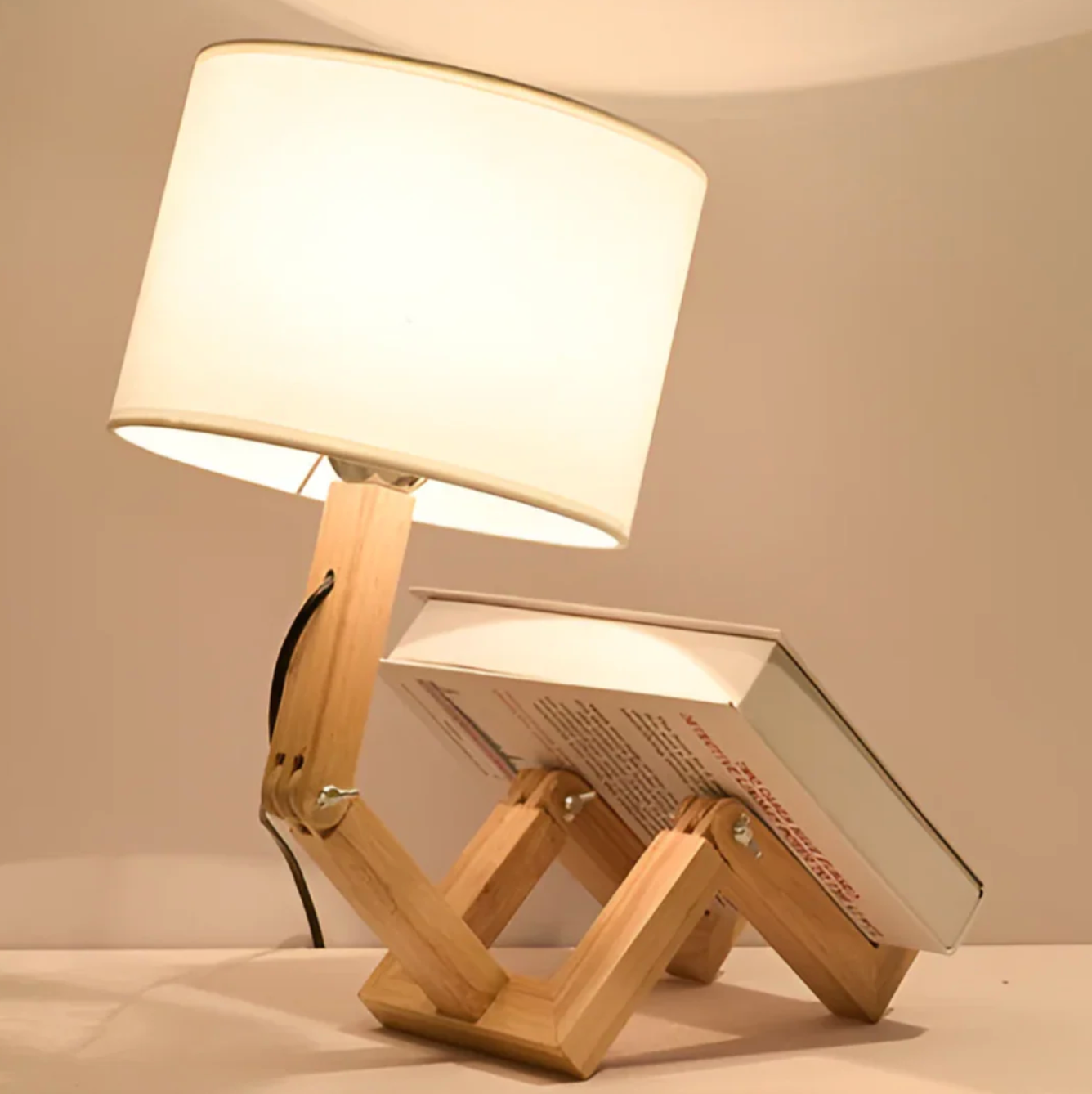 Designerska lampa stołowa drewniana — regulowana, forma "robot" | Norivo Norivo