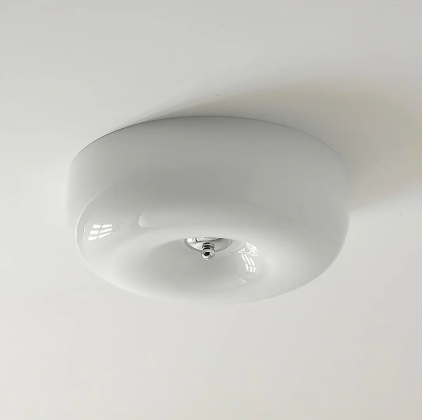 Nowoczesny plafon sufitowy — minimalistyczna lampa w połysku | Norivo Norivo