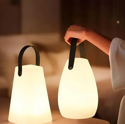 Przenośna lampka LED RGB z pilotem — ładowanie USB, 16 kolorów, 4 style | Norivo Norivo