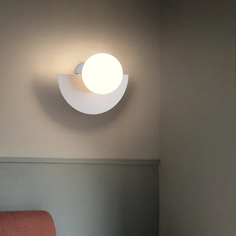 Nowoczesna lampa ścienna LED w kształcie półkola — geometryczny design, 12 wariantów | Norivo Norivo