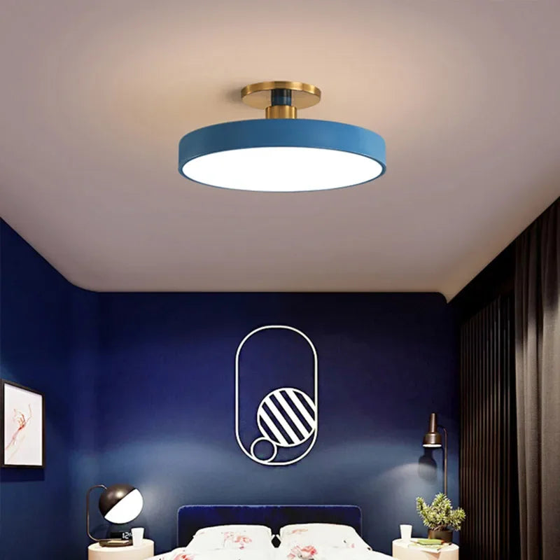 Okrągła lampa sufitowa LED — półspiralna forma, styl skandynawski | Norivo Norivo