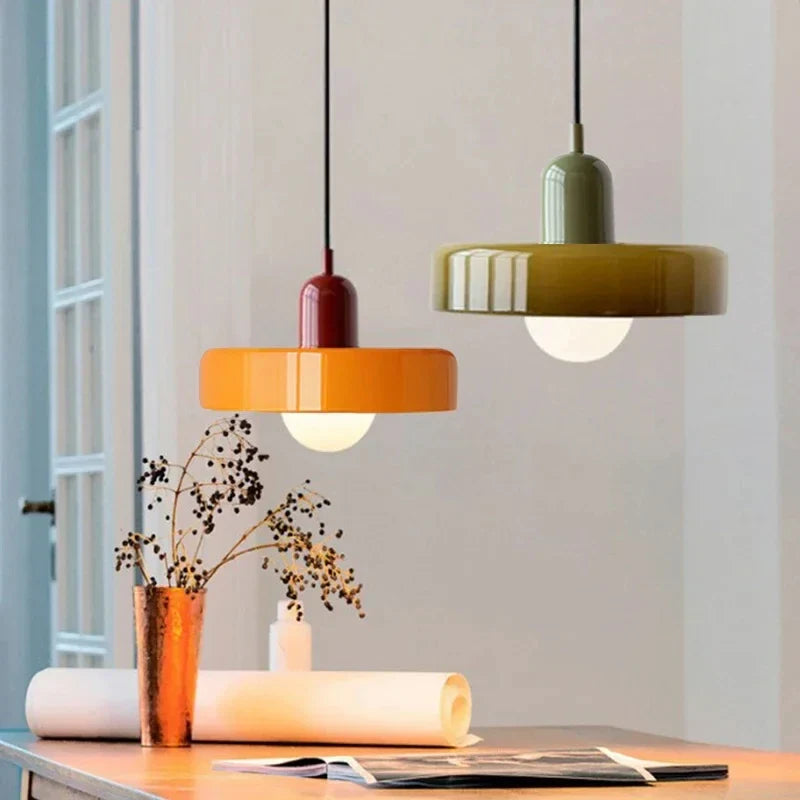 Lampa wisząca z kolorowym szklanym kloszem Bauhaus | Norivo Norivo