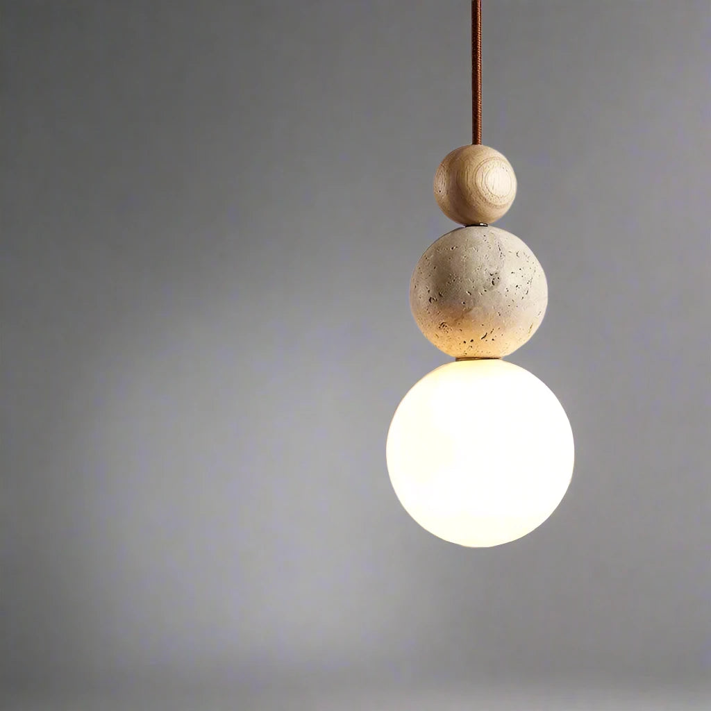 Lampa wisząca z kulistymi detalami — trawertyn i drewno | Norivo Norivo