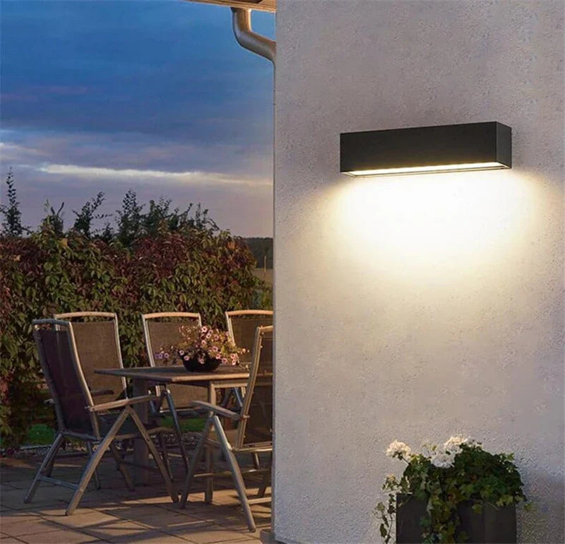 Nowoczesna lampa ścienna LED — minimalistyczne oświetlenie zewnętrzne IP65 | Norivo Norivo