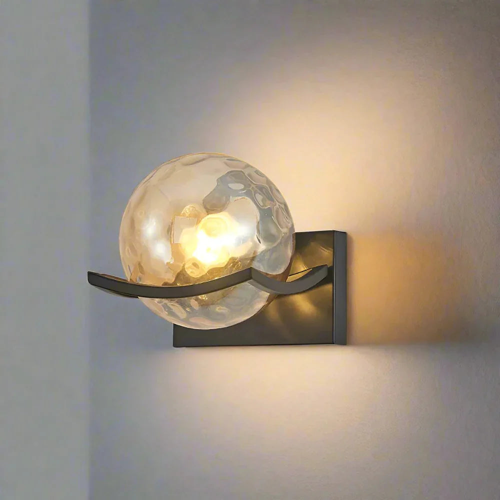 Nowoczesny kinkiet kulisty — elegancka lampa ścienna ze szkła | Norivo Norivo